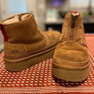 Platform short ugg zip ups